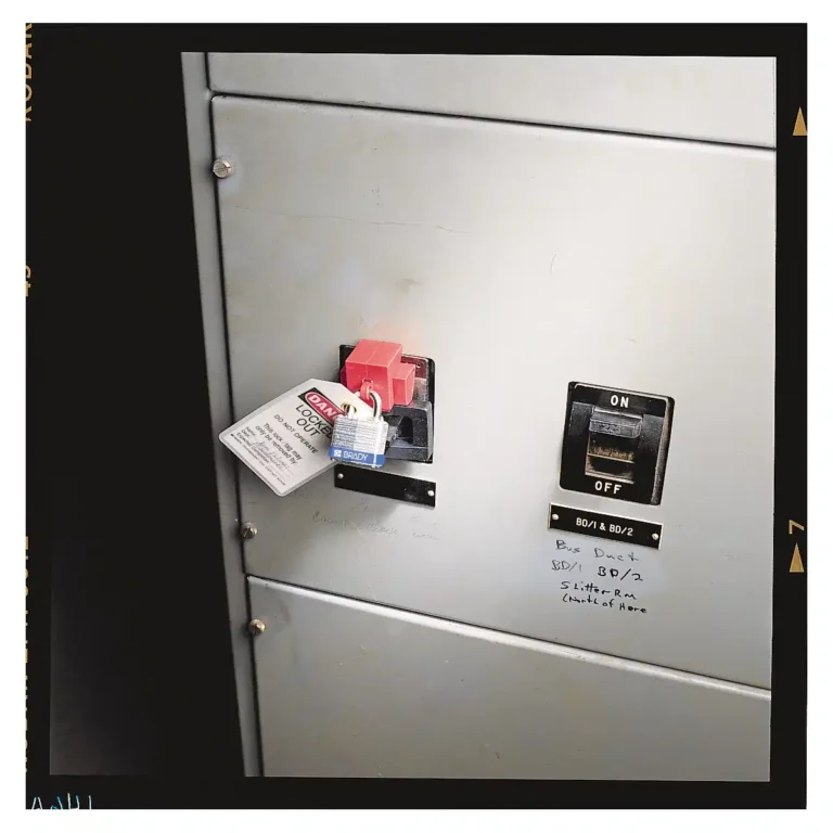 65329_Oversized Clamp-on Breaker Lockout_gm_optimized