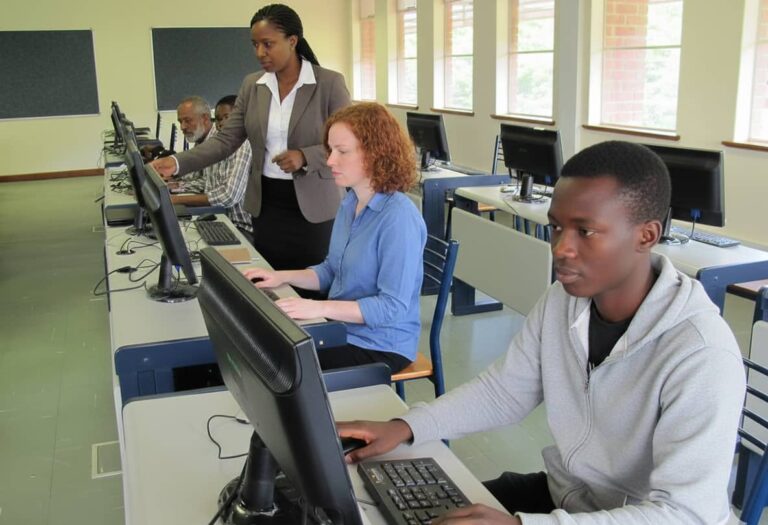 Priocom-MultiDesk-in-ICT-hub