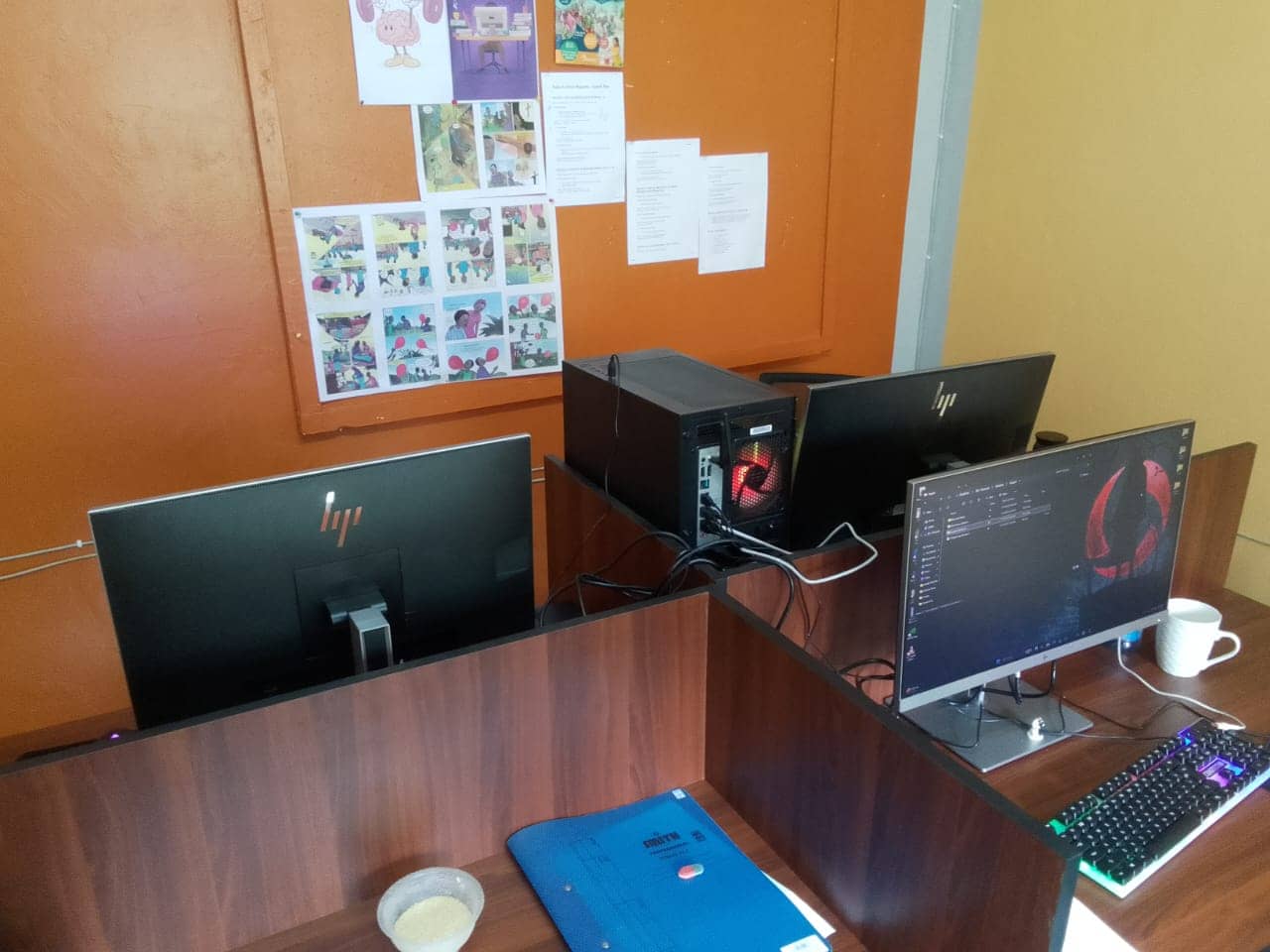 An-image-of-multidesk-in-office-printing-press